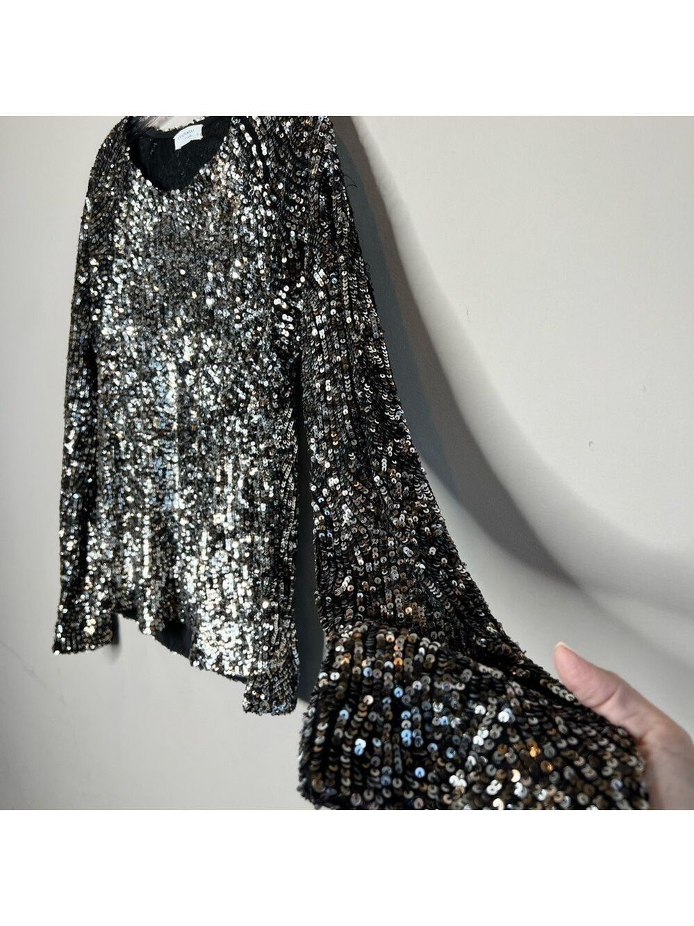 Equipment Abeline Long Bell Sleeve Sequin Top SZ S - Picture 4 of 9